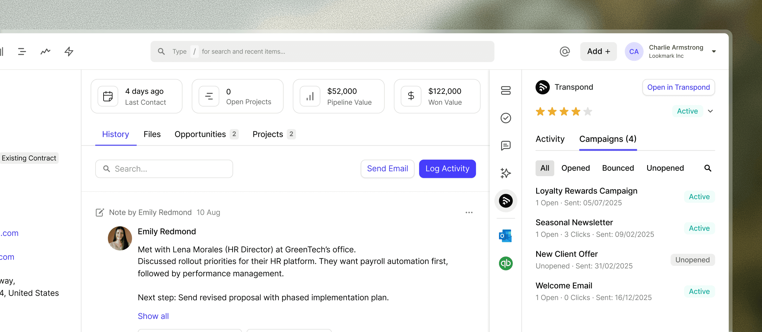 Capture d'écran de l'interface de Capsule CRM montrant une page de détails de contact avec des champs personnalisés, des balises et des informations organisées sur le client affichées dans une présentation propre et structurée.