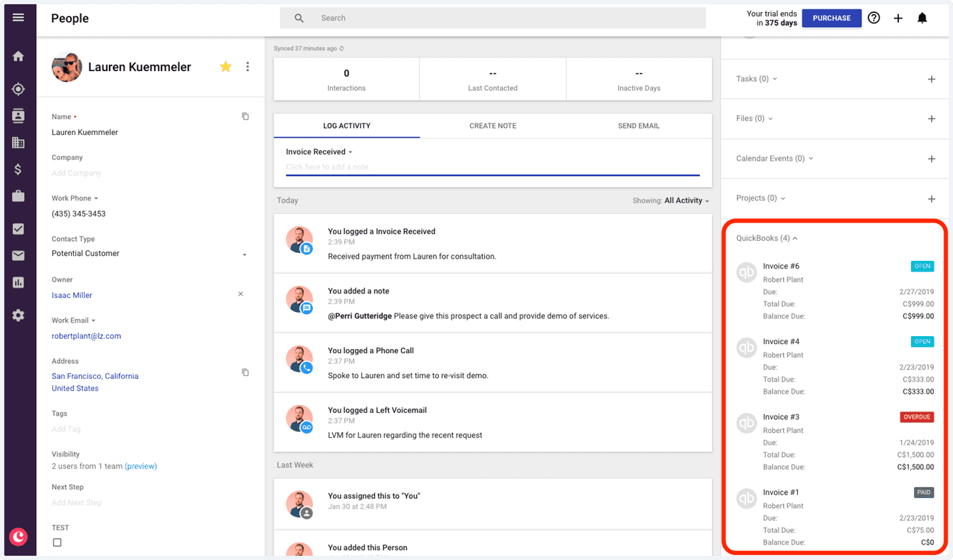 Captura de pantalla de las facturas de QuickBooks en el panel de la barra lateral del CRM de Copper