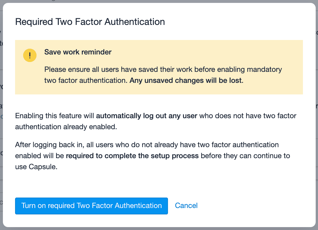 Mensaje de advertencia que se muestra al activar “Autenticación de dos factores obligatoria” para informar al superadministrador de que los usuarios cerrarán la sesión automáticamente una vez activada y se perderá todo el trabajo no guardado.