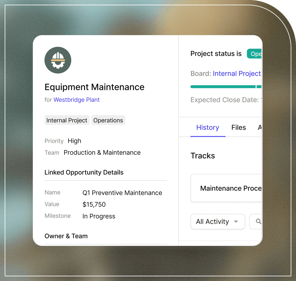 Captura de pantalla de un registro de proyecto de Capsule CRM que muestra los detalles de mantenimiento del equipo, el nivel de prioridad, el valor de oportunidad vinculado y las pistas del flujo de trabajo de incorporación.